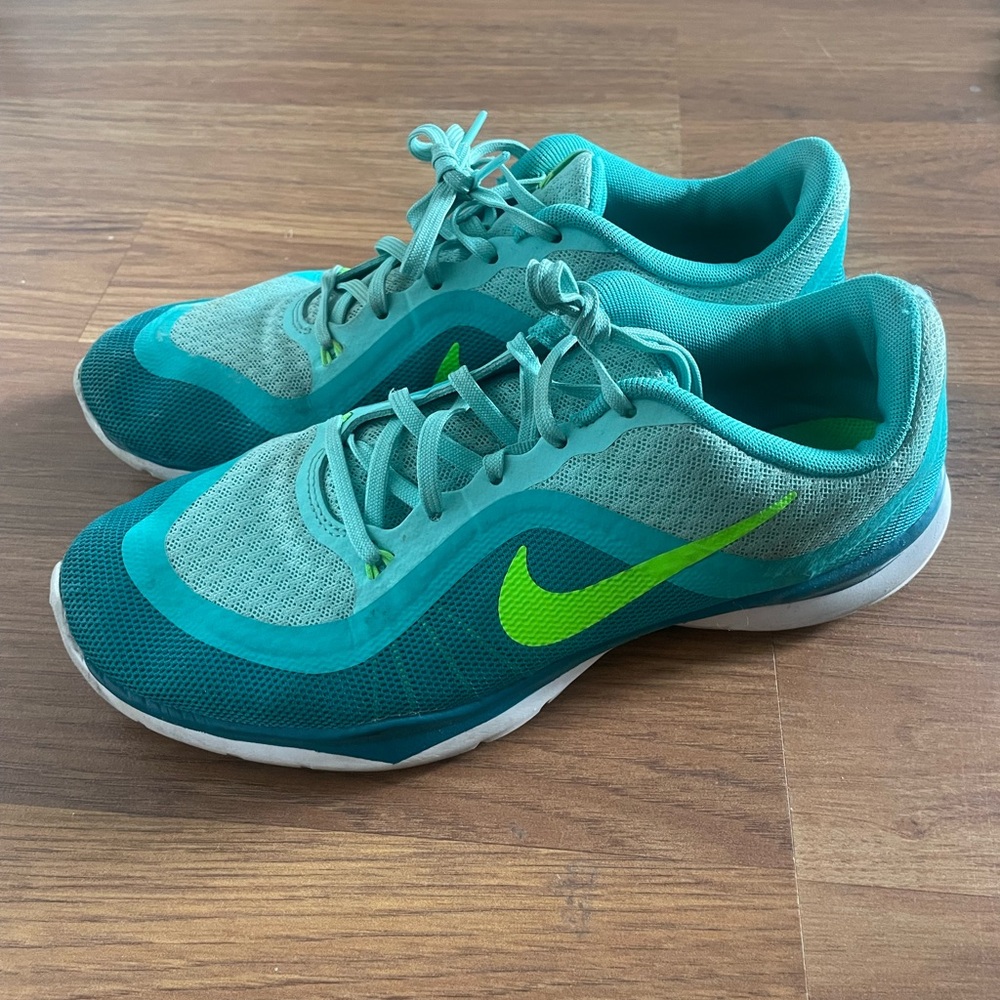 Nike Women's Aqua and Neon Green Flex TRGs